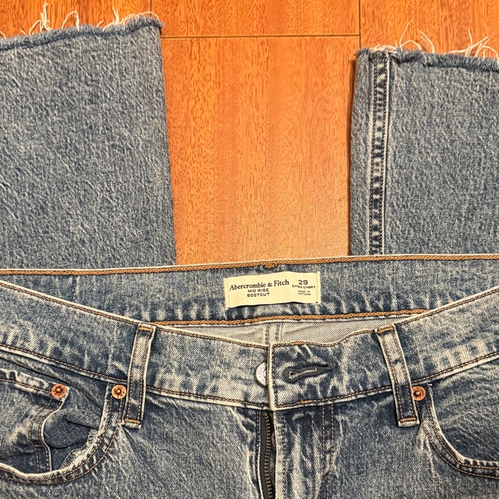 Abercrombie and Fitch Mid Rise Bootcut jeans - Picture 2 of 4